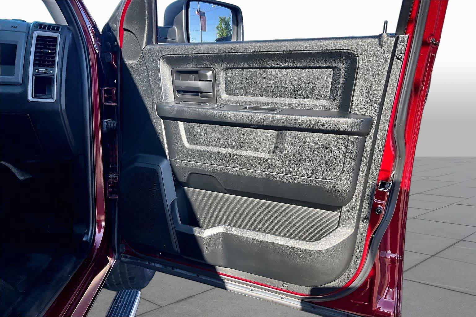 Used 2019 RAM 1500 Tradesman w/ Chrome Appearance Group RWD image 23
