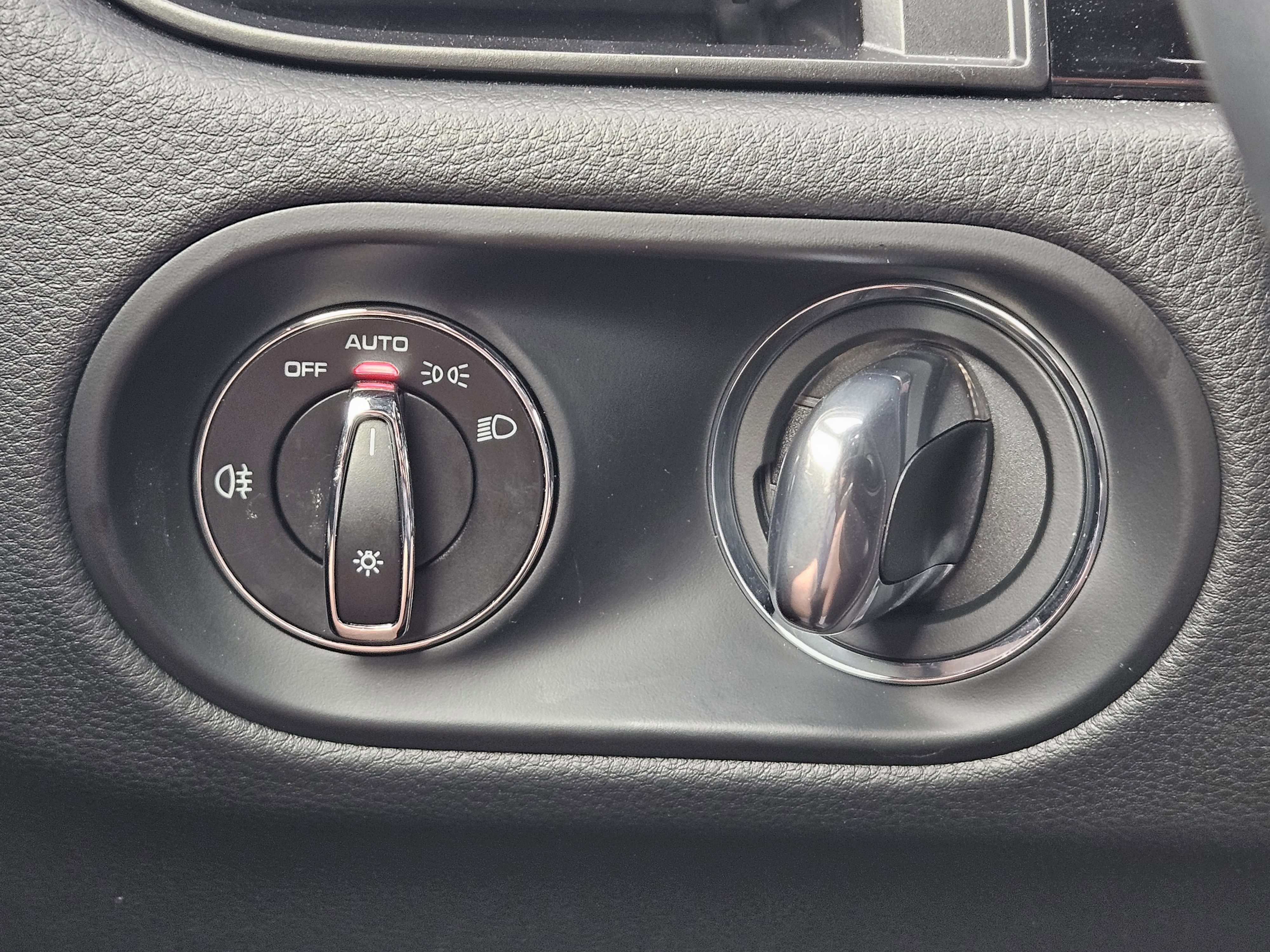 Certified 2025 Porsche Macan image 21