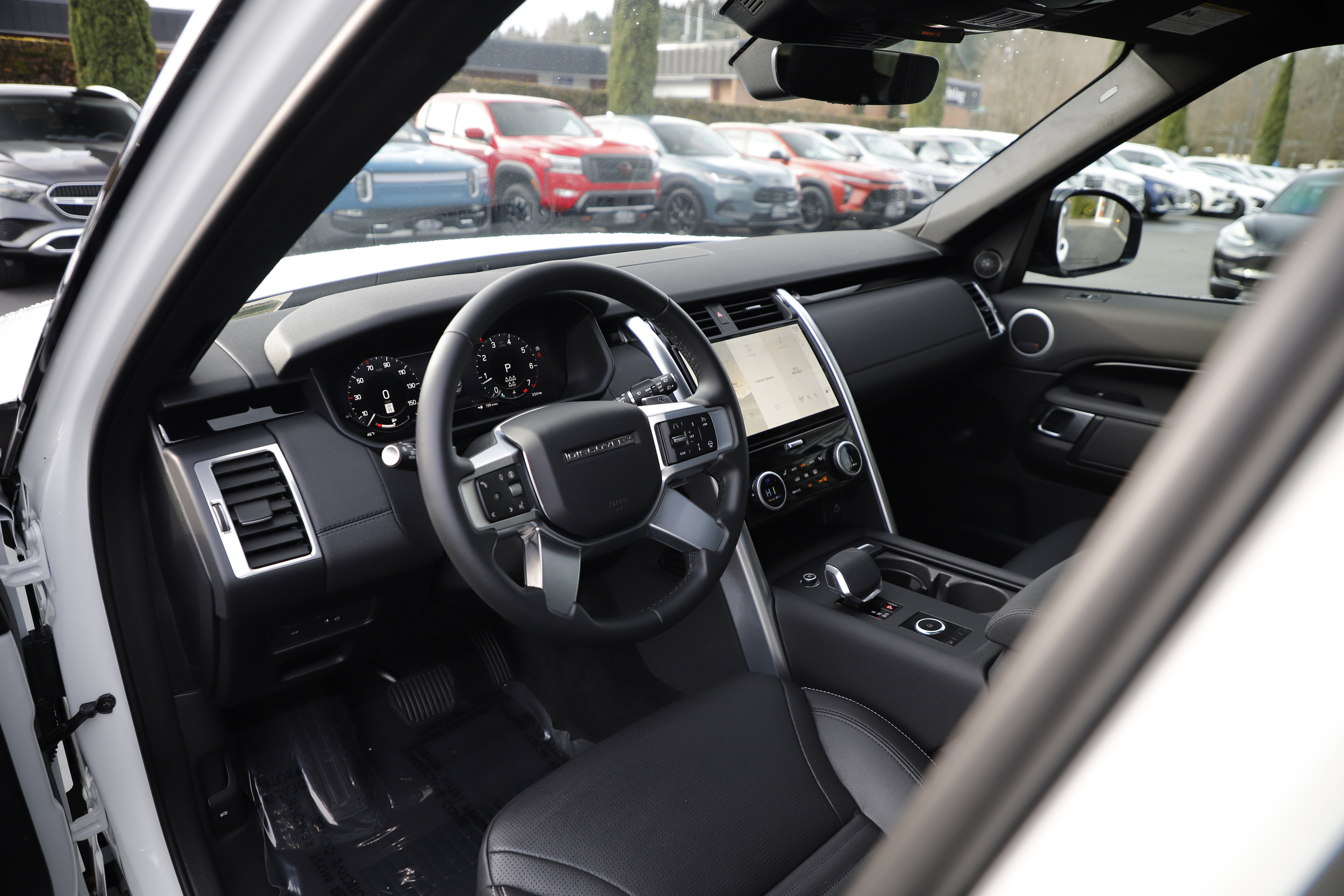 Certified 2025 Land Rover Discovery S image 18