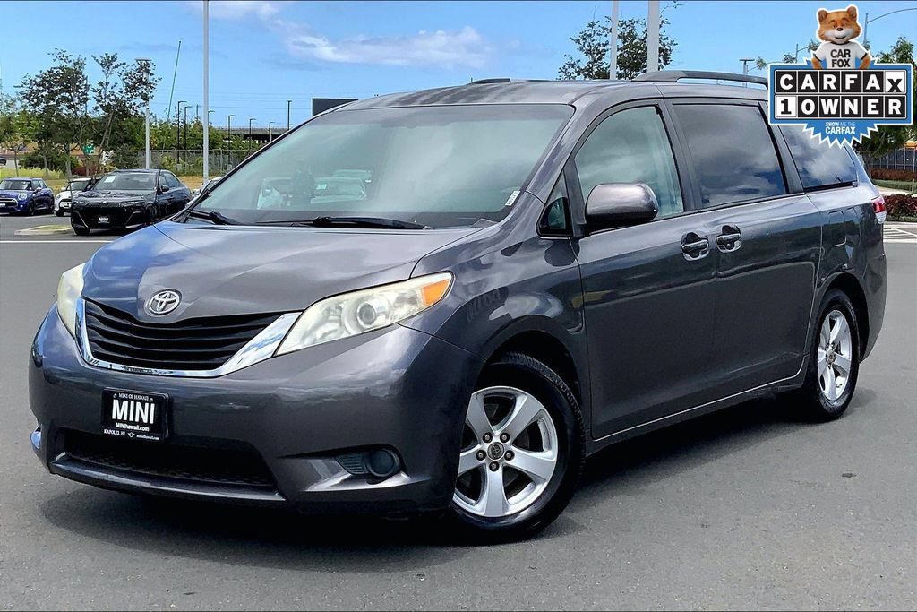 Used 2014 Toyota Sienna LE FWD image 2