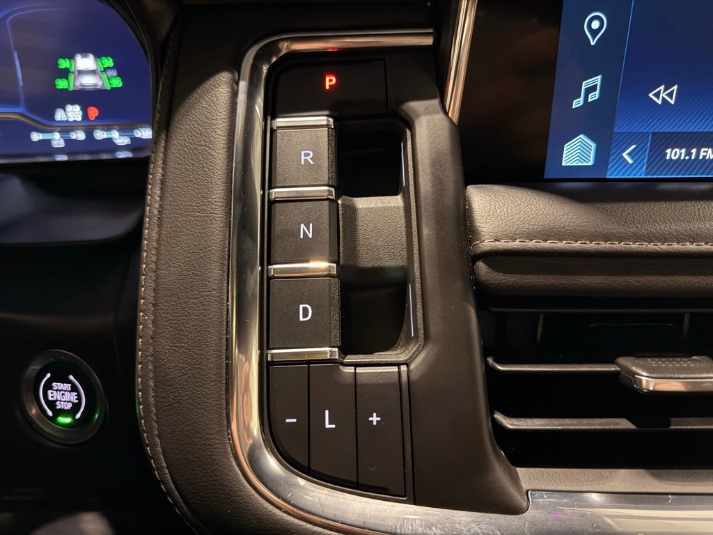 Used 2023 Chevrolet Suburban High Country image 24