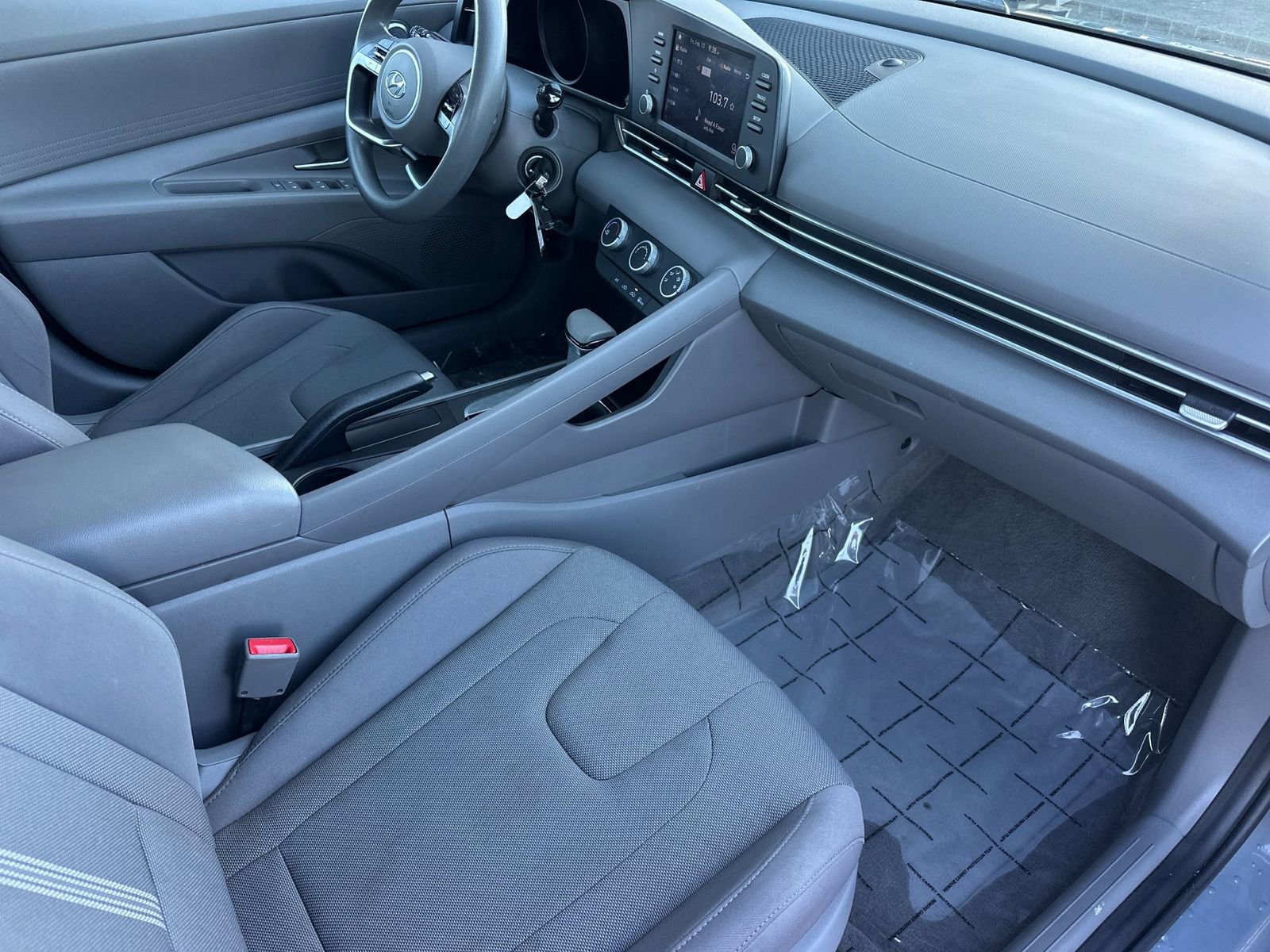 Used 2021 Hyundai Elantra SE image 14