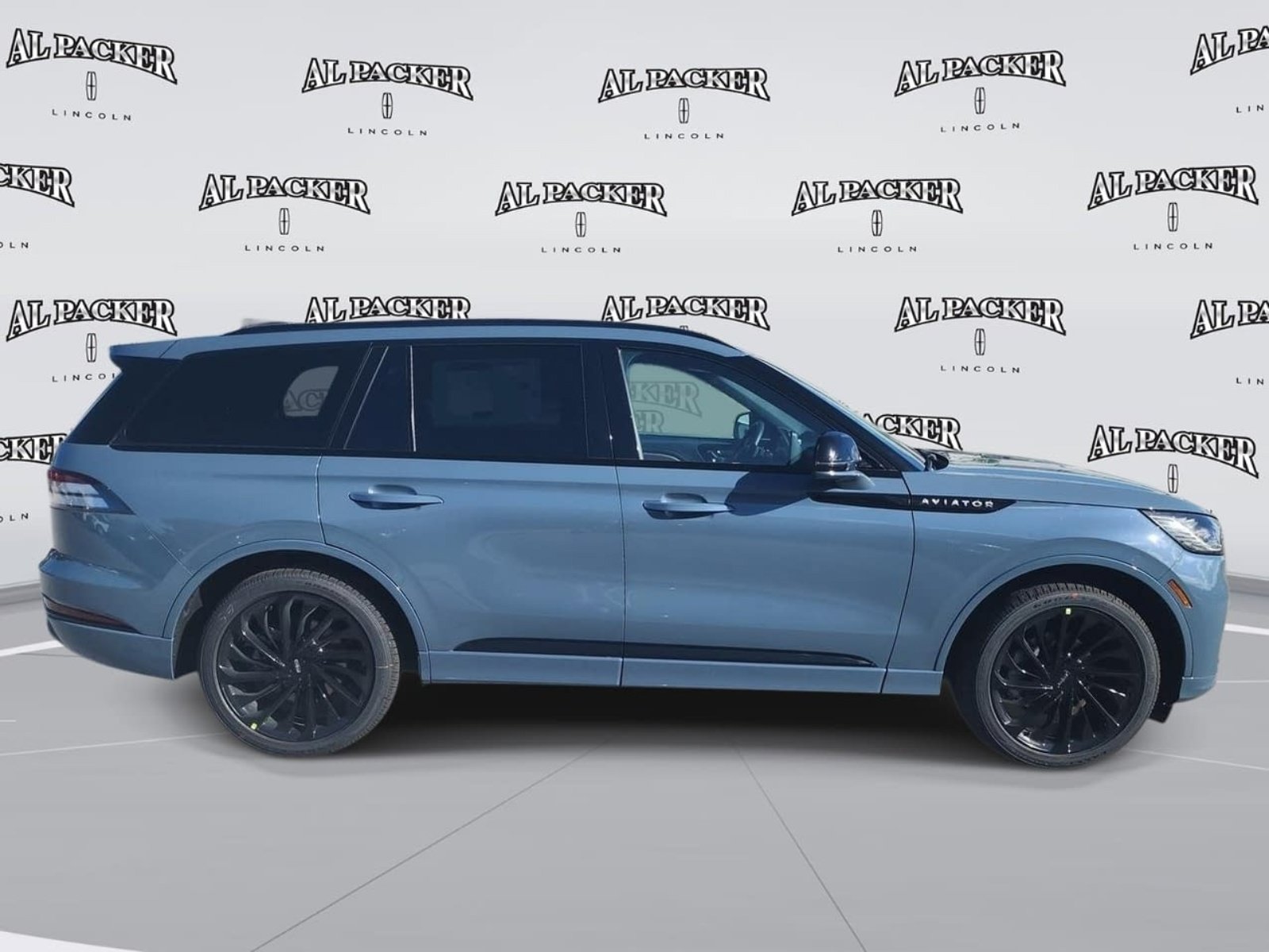 New 2027 Lincoln Aviator Reserve w/ Jet Appearance Package RWD image 6