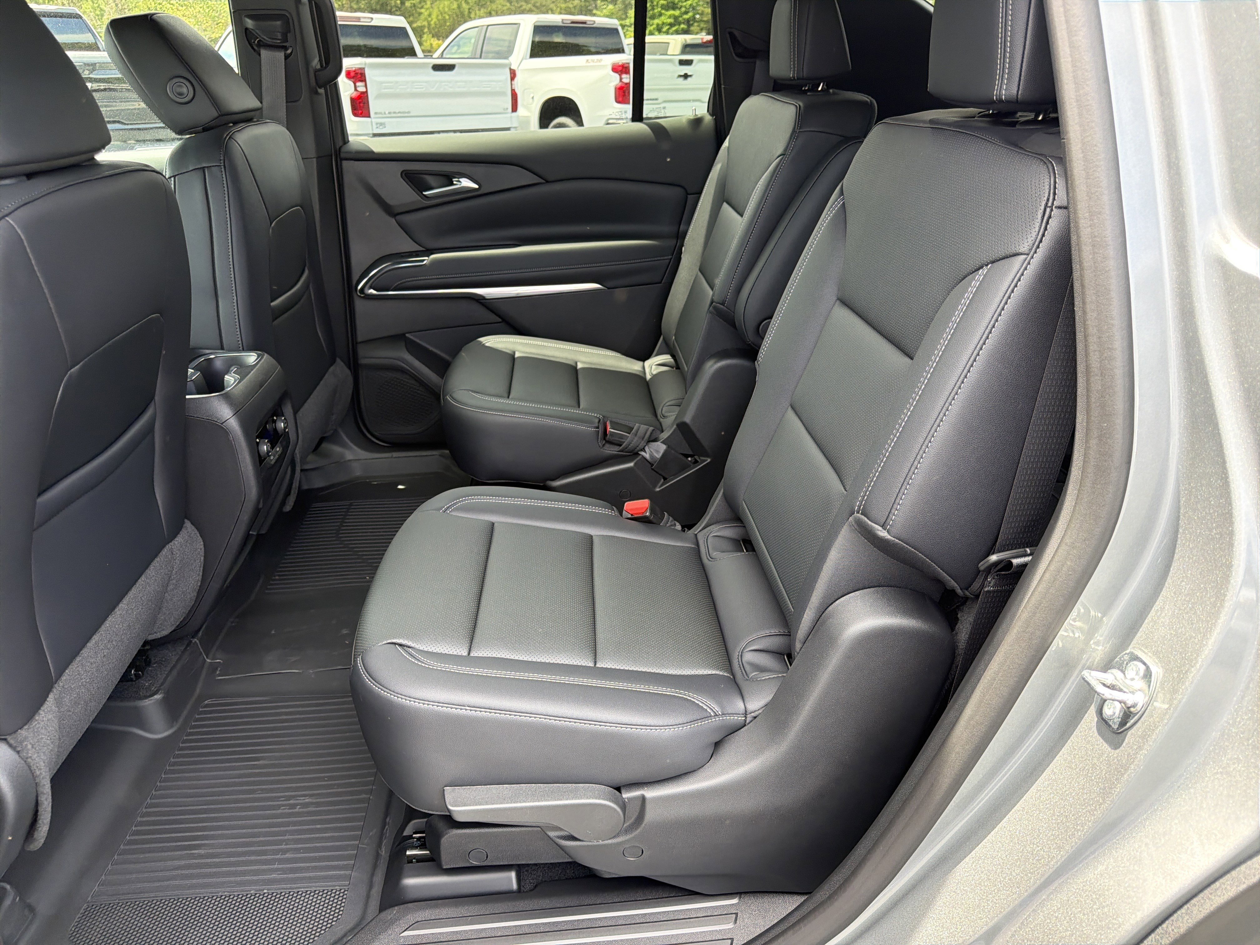 Used 2025 Chevrolet Traverse LT AWD/4WD image 22