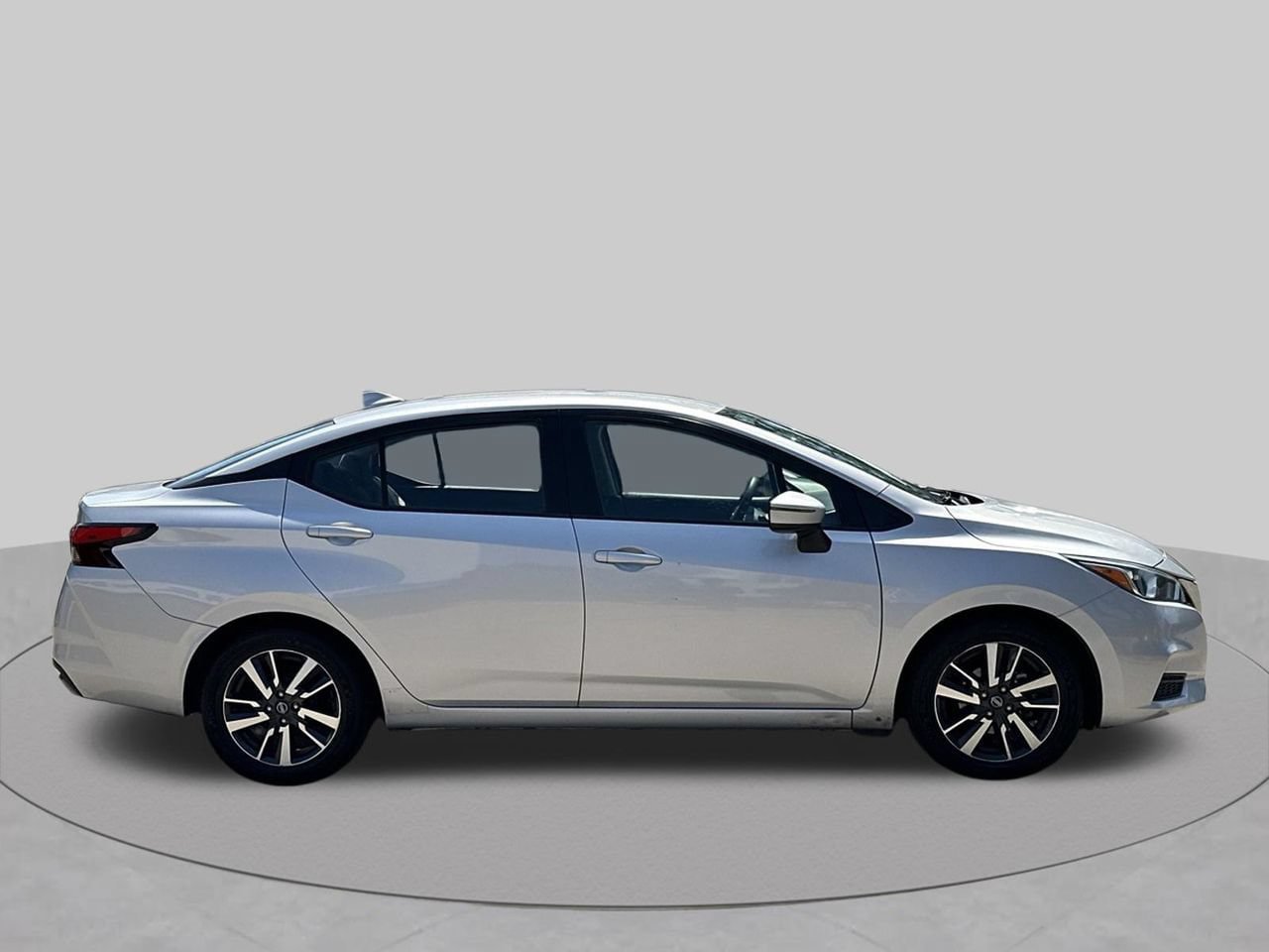 Used 2021 Nissan Versa SV FWD image 6