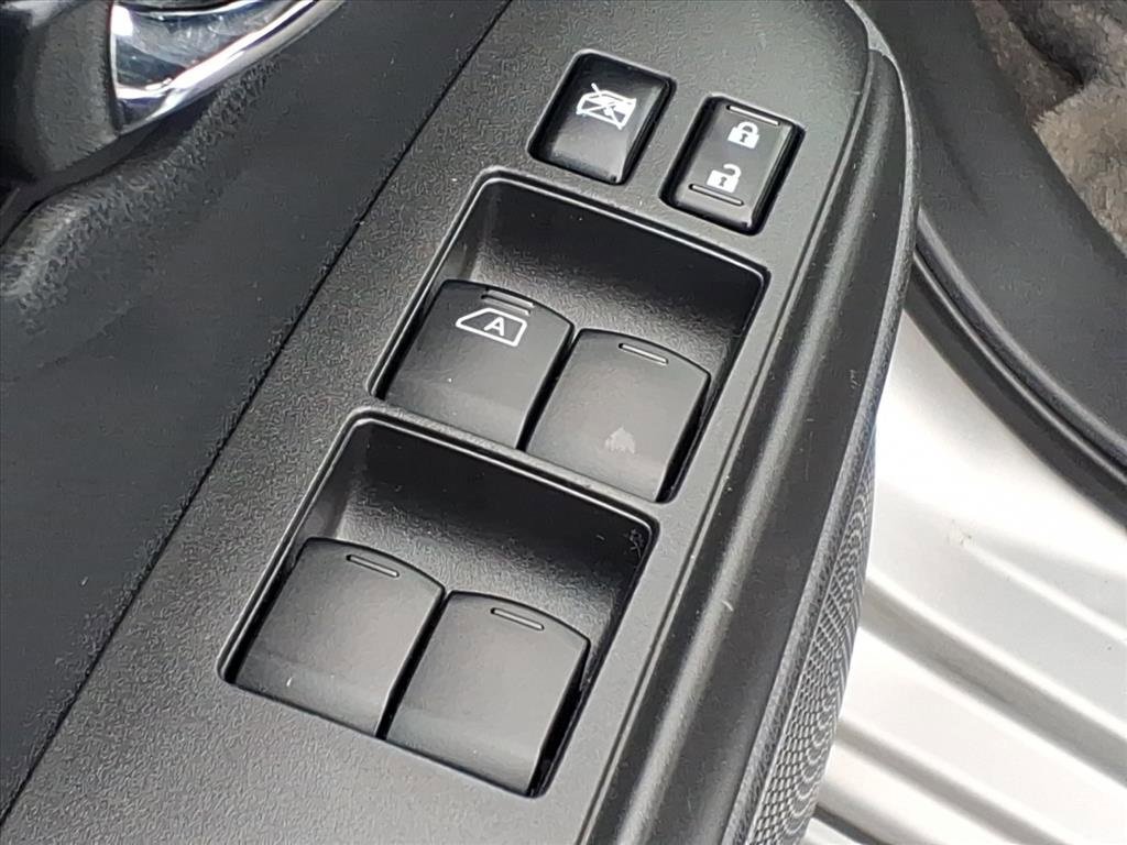 Used 2015 Nissan Versa Note SR image 12