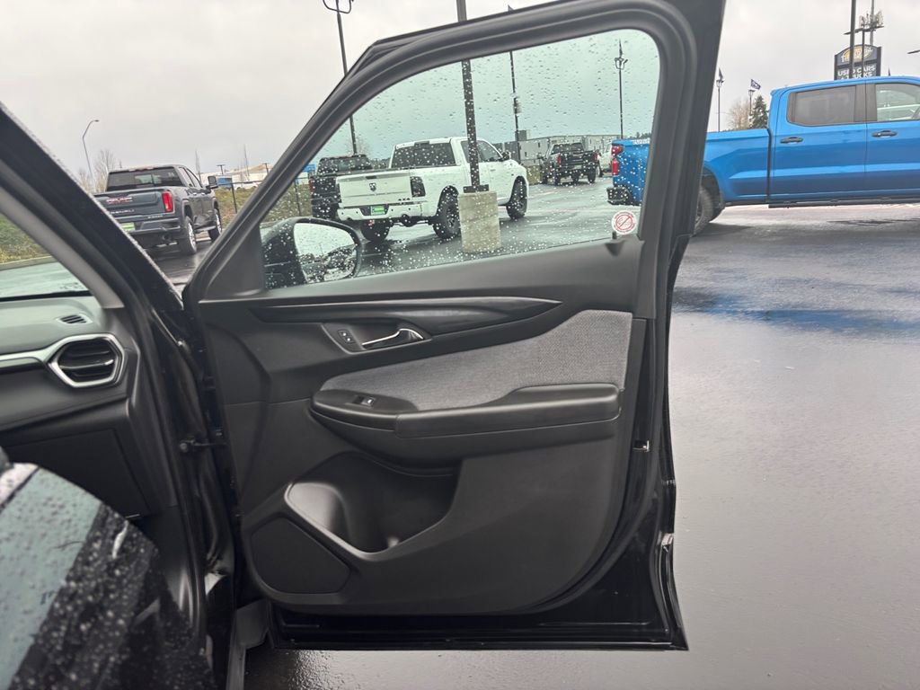 Used 2025 Chevrolet TrailBlazer LT image 26