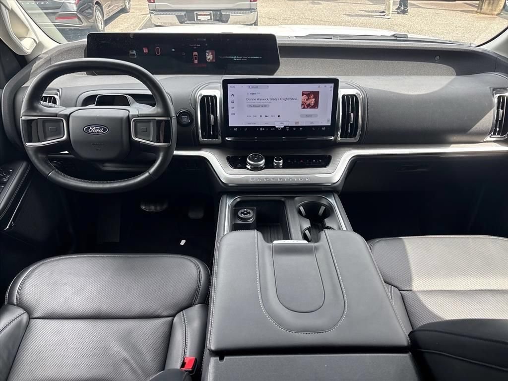 Used 2026 Ford Expedition Platinum w/ Driver's Package AWD/4WD image 4