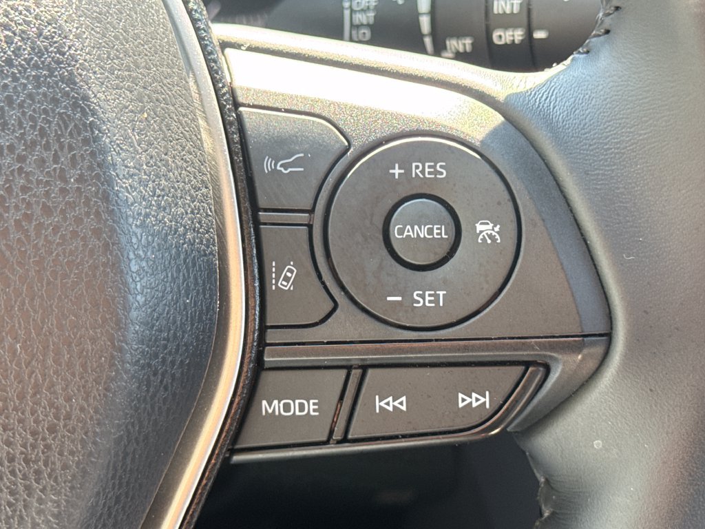 Used 2024 Toyota Venza LE AWD/4WD image 29