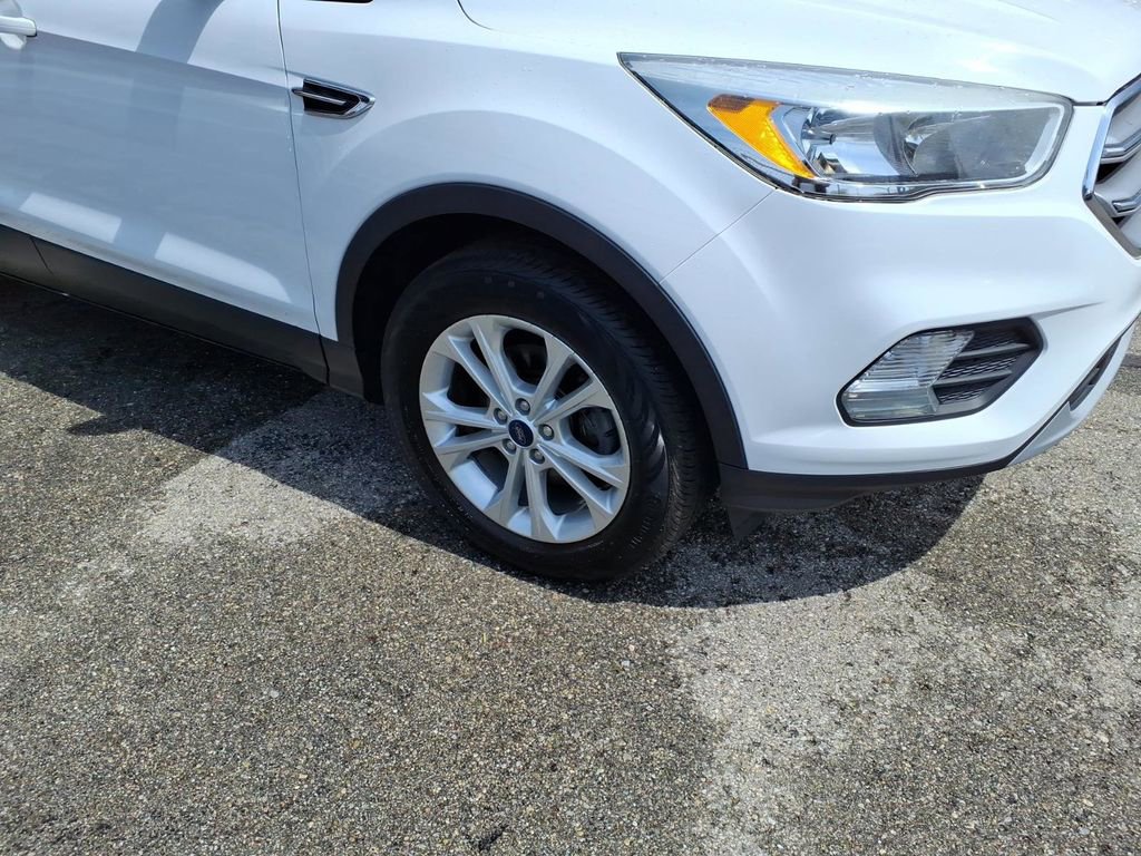 Certified 2017 Ford Escape SE FWD image 5