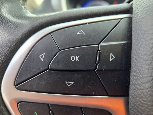 Used 2022 Chrysler Pacifica Touring-L FWD image 16