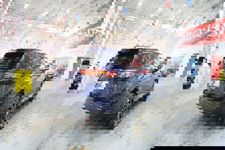 Used 2025 Nissan Rogue SV image 12