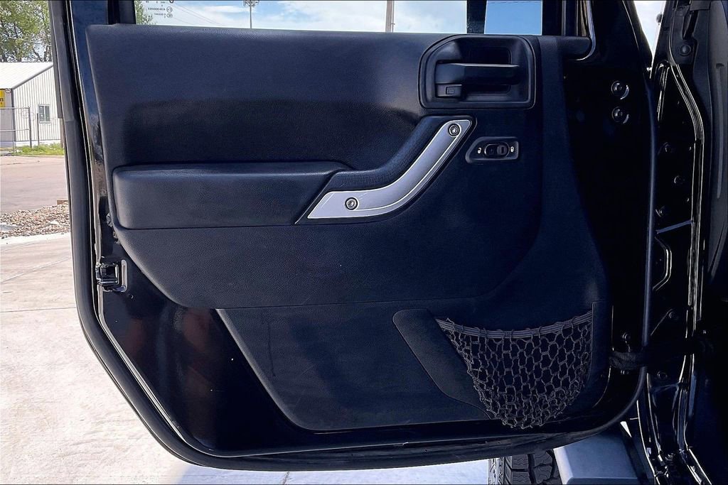 Used 2016 Jeep Wrangler Unlimited Sahara w/ Connectivity Group image 21