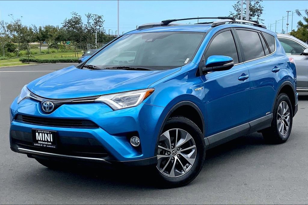 Used 2017 Toyota RAV4 XLE w/ Carpet Mat Package AWD/4WD image 2