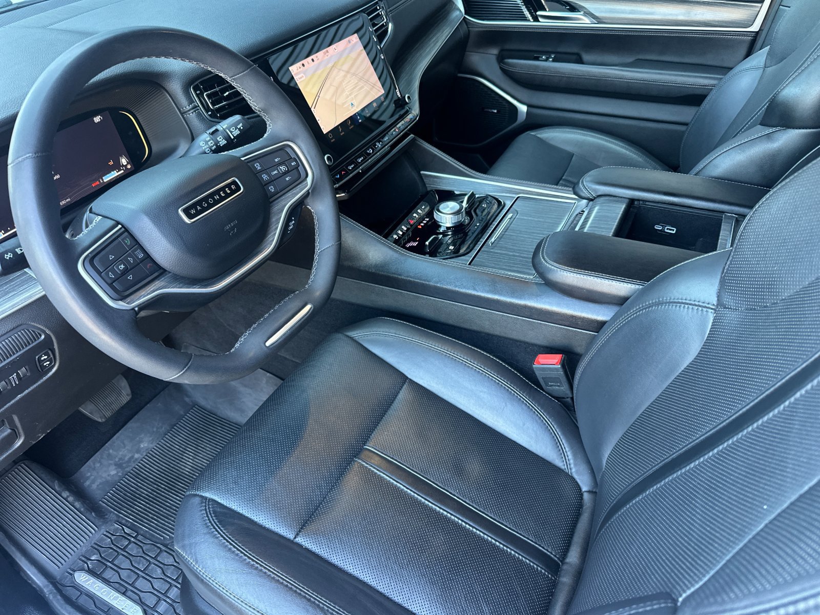 Used 2023 Jeep Wagoneer Series III w/ Preferred Equipment Group AWD/4WD image 10