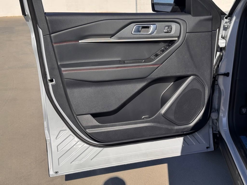 New 2026 Ford Explorer ST-Line w/ ST-Line Street Pack image 15
