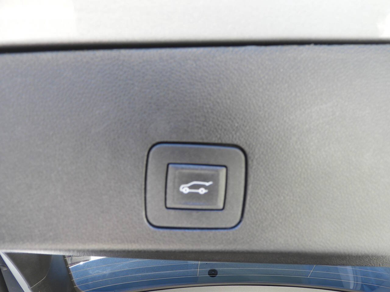 Used 2023 Buick Encore GX Select w/ Sport Touring Package AWD/4WD image 29