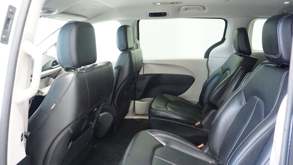 Used 2024 Chrysler Pacifica Limited FWD image 22