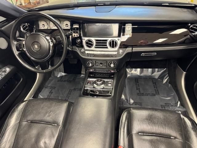 Used 2018 Rolls-Royce Dawn RWD image 18