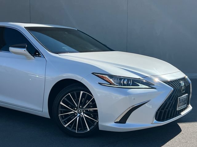 Used 2025 Lexus ES 300h w/ Premium Package FWD image 2