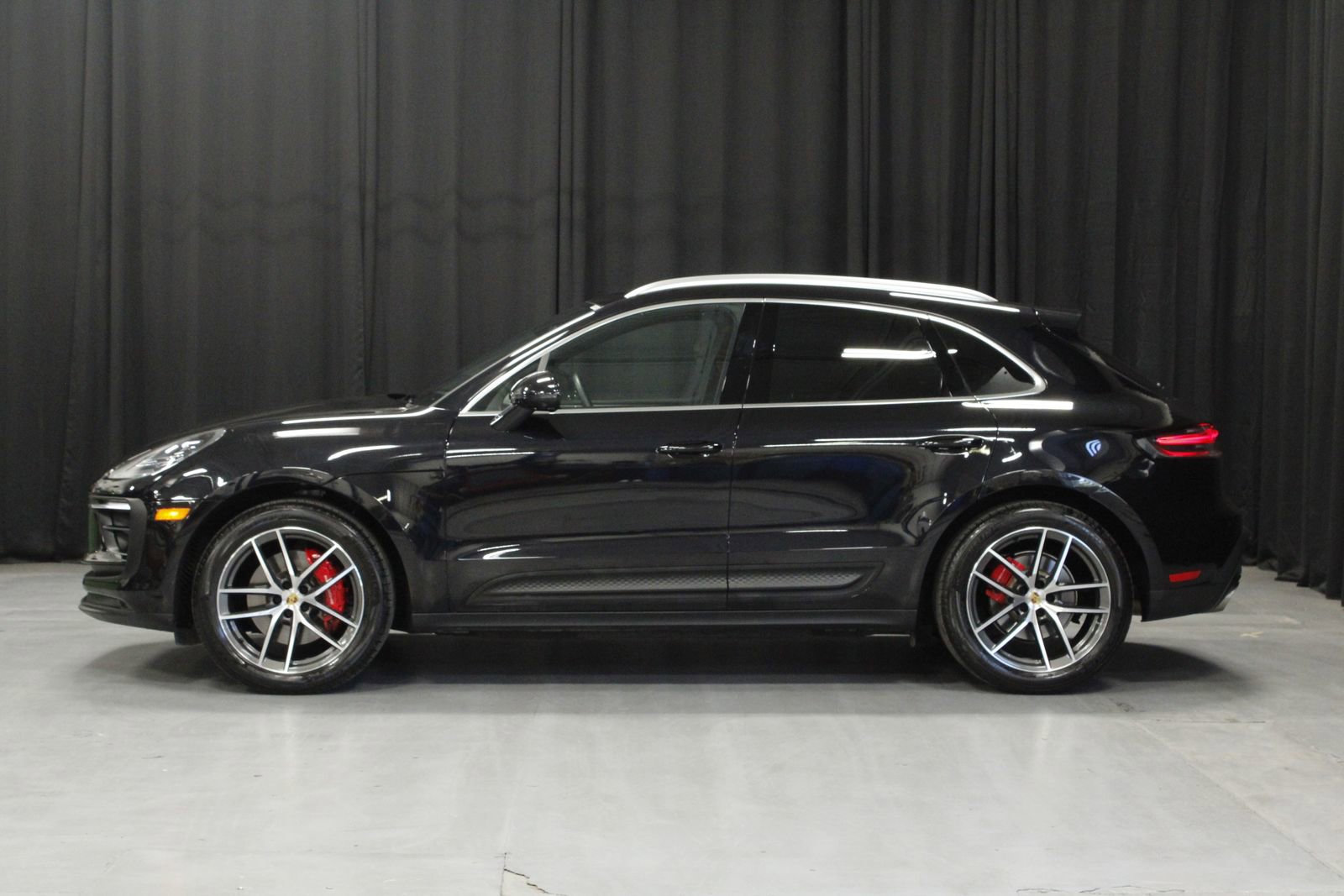 Certified 2025 Porsche Macan S AWD/4WD image 2
