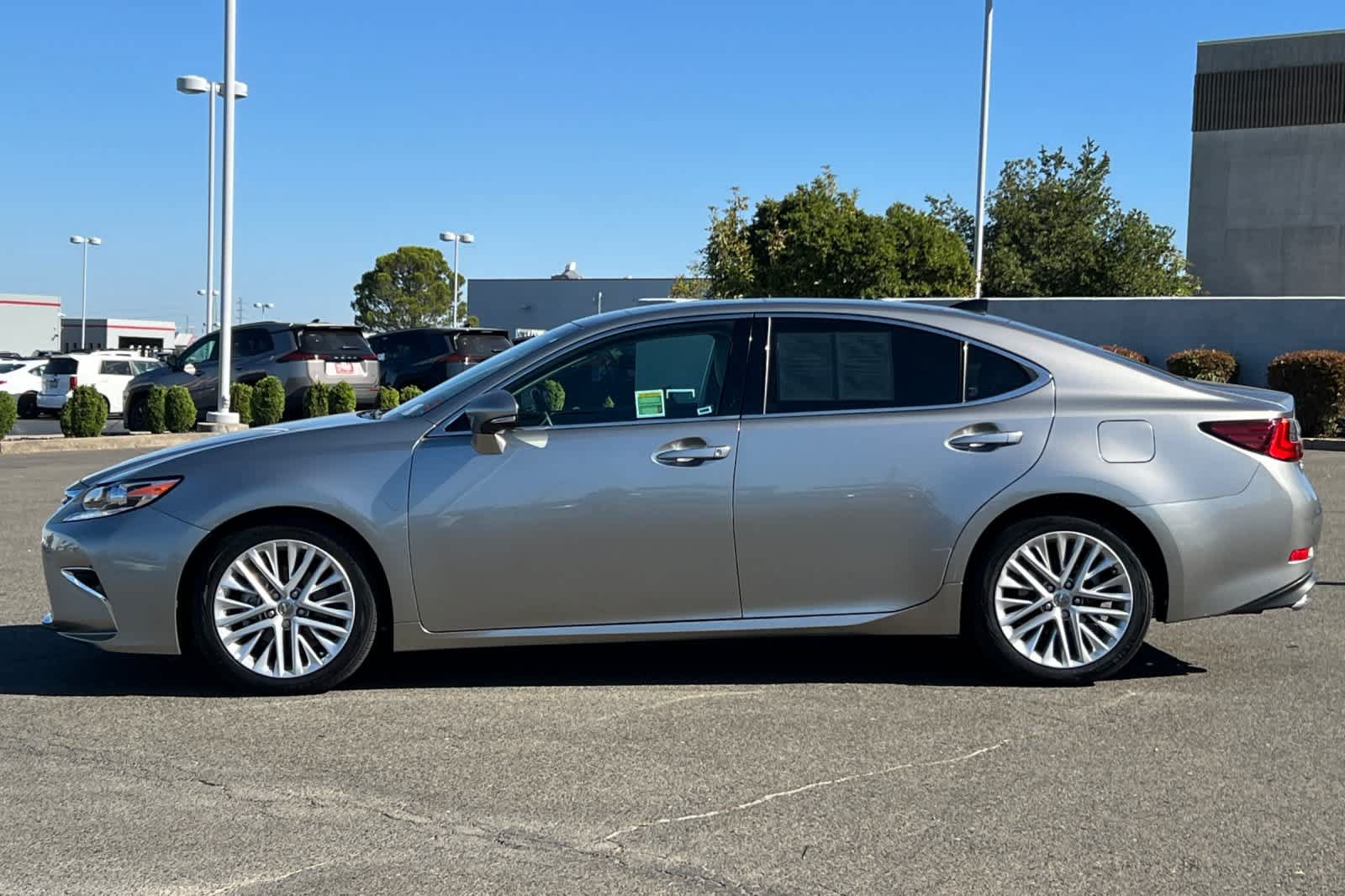 Used 2018 Lexus ES 350 w/ Luxury Package w/Wood Trim FWD image 9