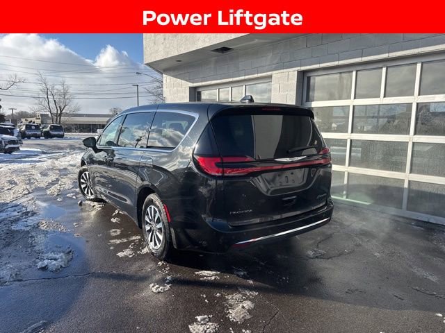 Used 2024 Chrysler Pacifica Select image 4