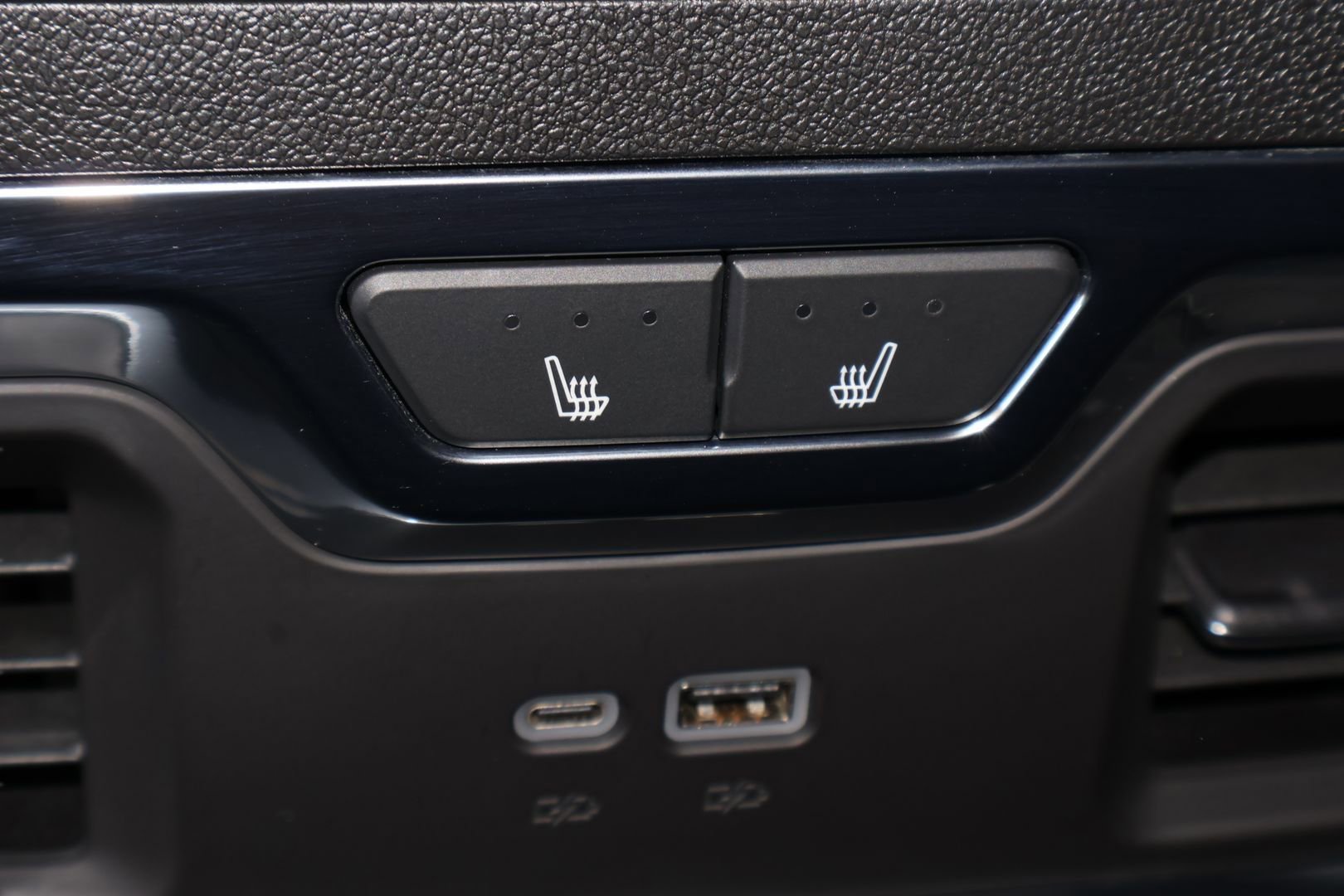 Used 2024 GMC Sierra 1500 Denali Ultimate AWD/4WD image 16