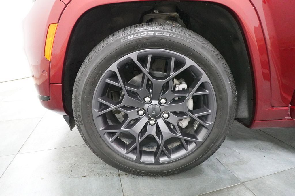 Used 2023 Jeep Grand Cherokee L Summit w/ Advanced Protech Group IV AWD/4WD image 39
