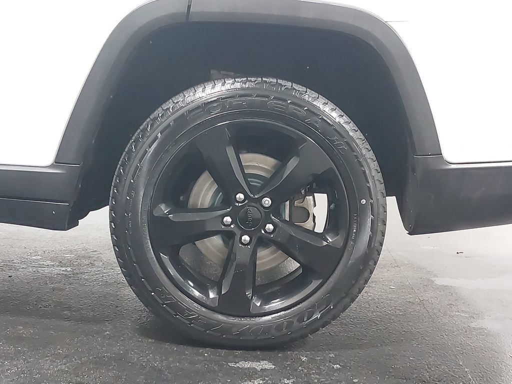 Used 2023 Jeep Grand Cherokee L Laredo image 36