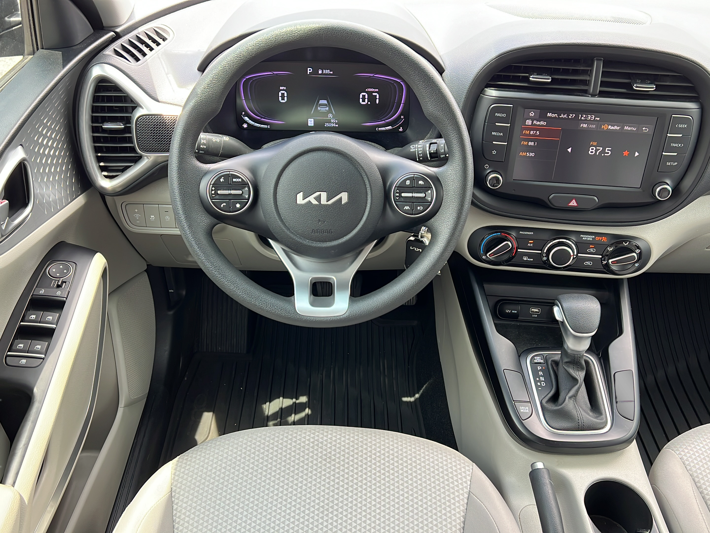 Used 2025 Kia Soul LX FWD image 11