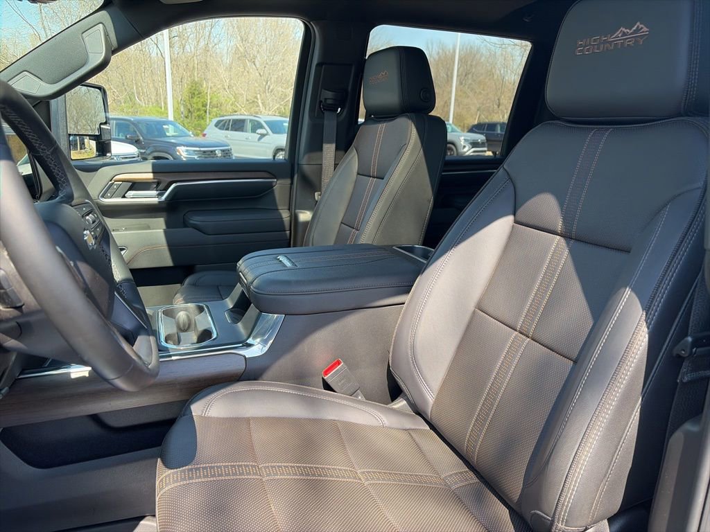 Used 2025 Chevrolet Silverado 3500 High Country w/ High Country Premium Package AWD/4WD image 23