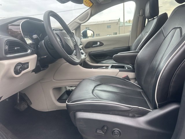 Used 2022 Chrysler Pacifica Limited image 23