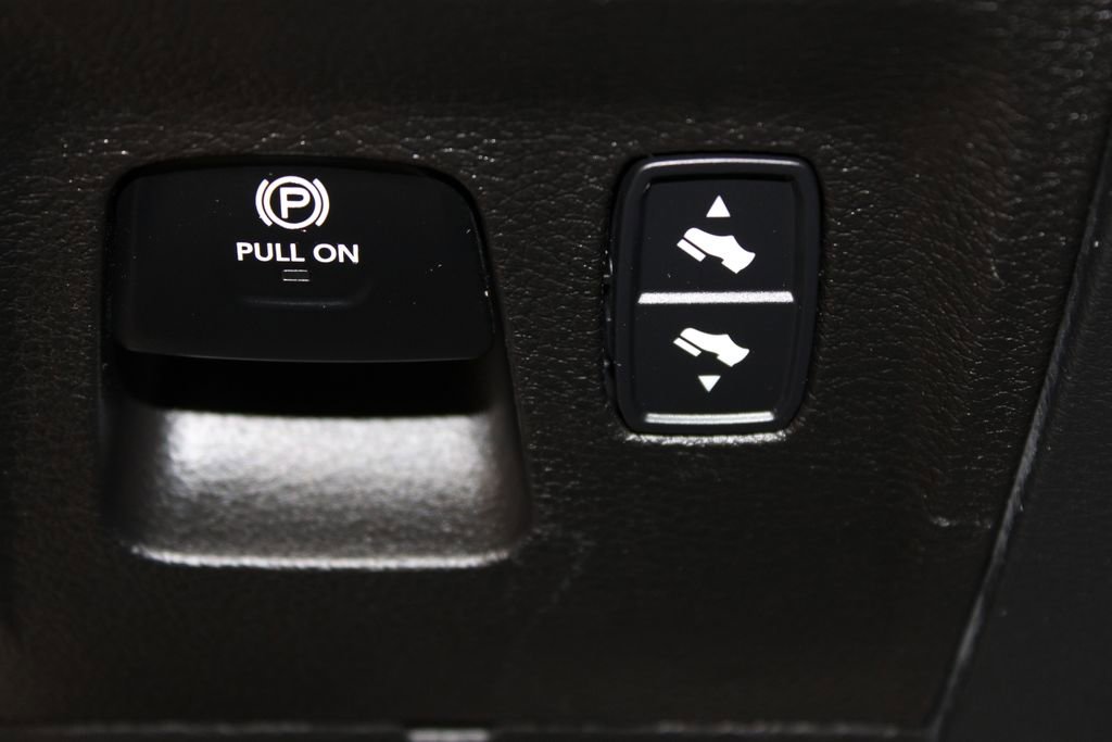 Used 2022 RAM 1500 Limited w/ Body-Colour Bumper Group AWD/4WD image 36