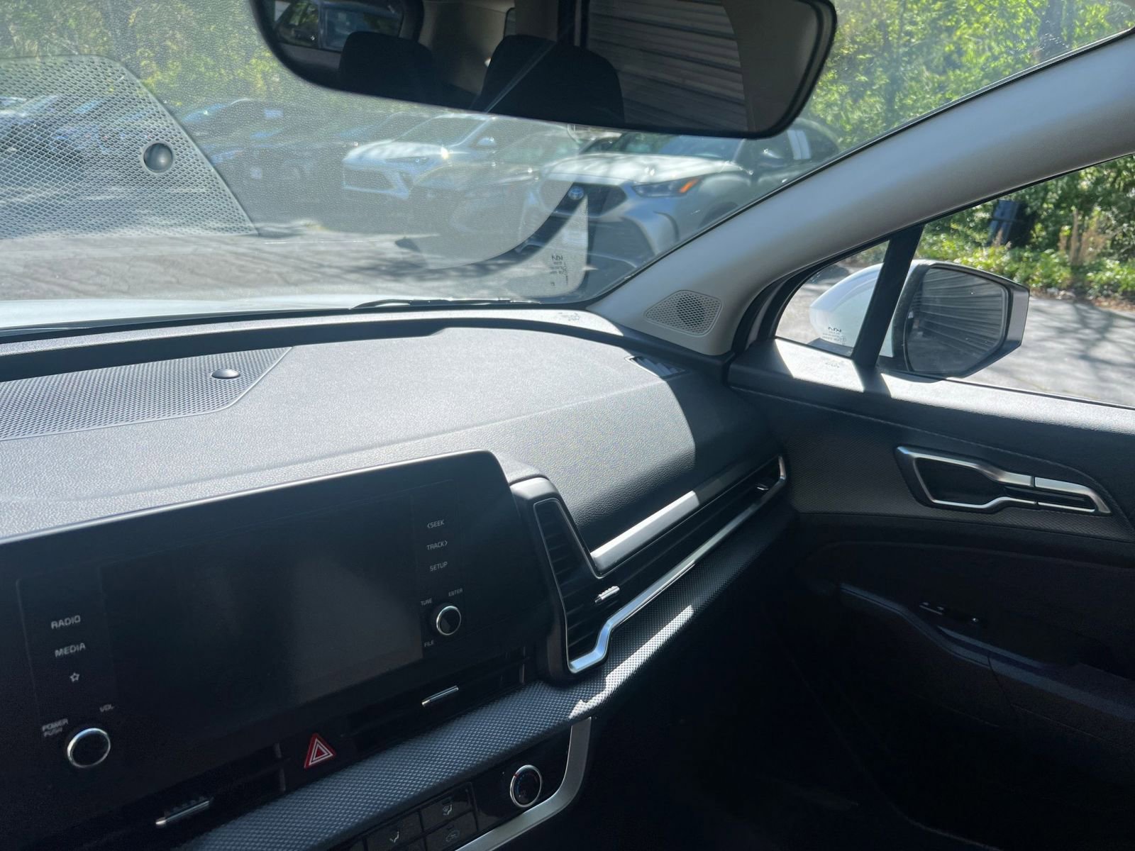 Used 2025 Kia Sportage LX image 30