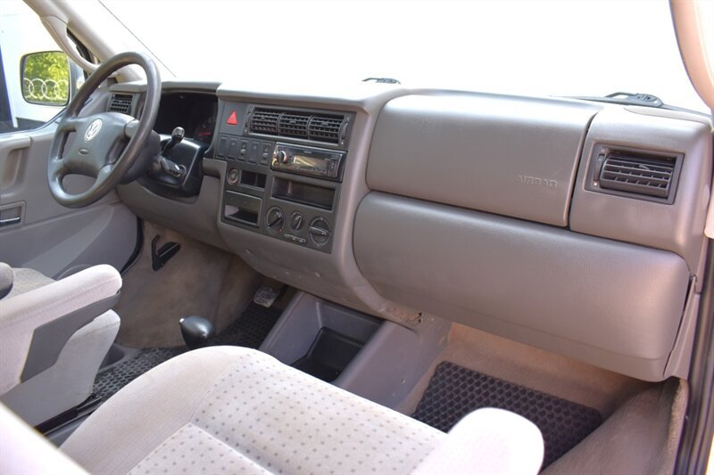 Used 2002 Volkswagen Eurovan MV FWD image 11