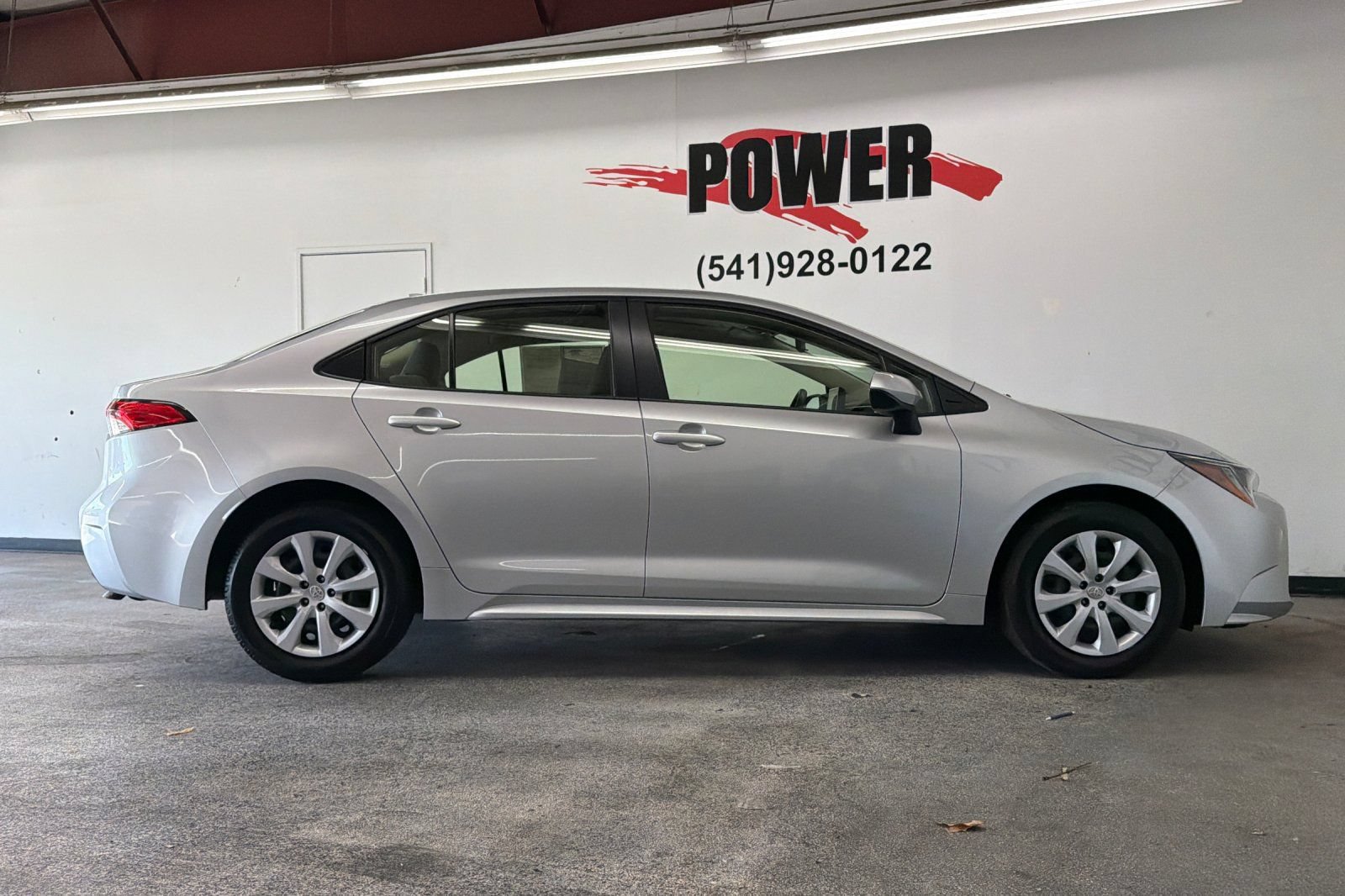 Used 2024 Toyota Corolla LE FWD image 2