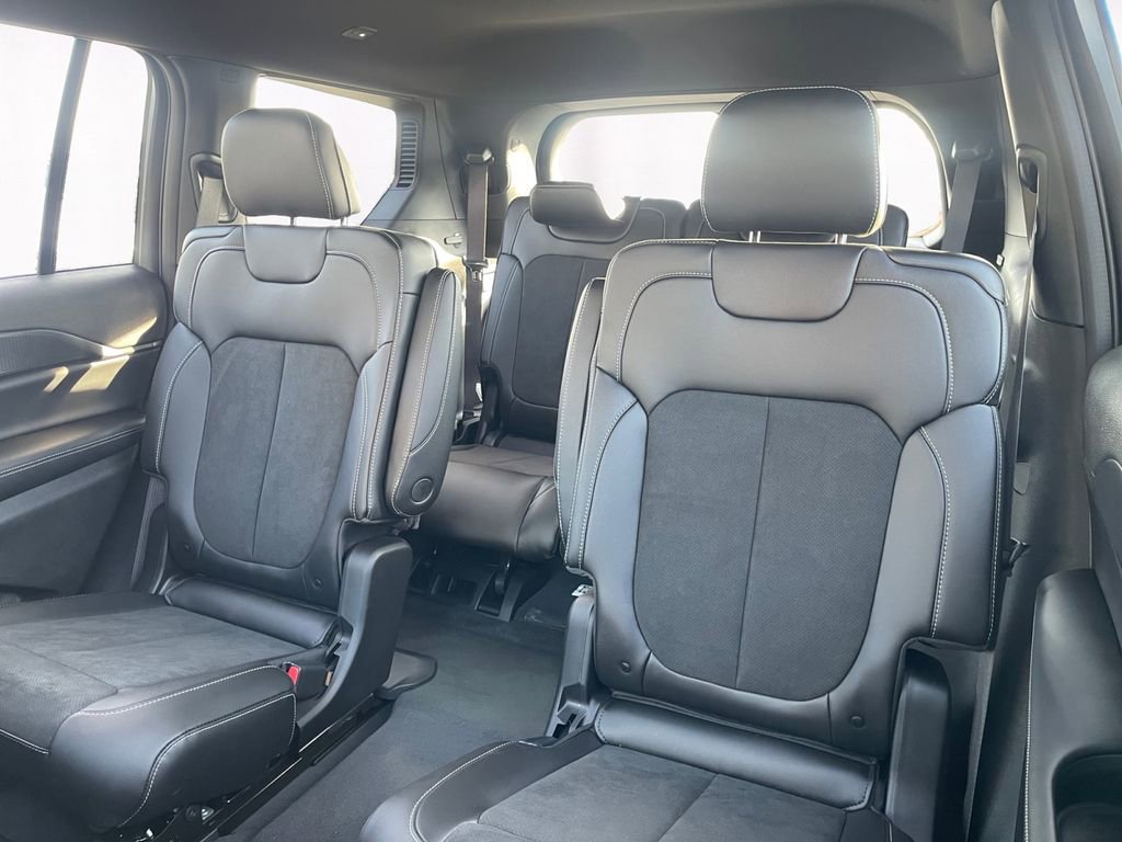 New 2025 Jeep Grand Cherokee L Altitude image 13