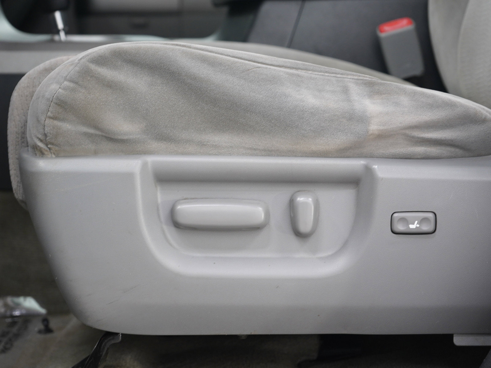 Used 2010 Toyota Sequoia SR5 AWD/4WD image 23