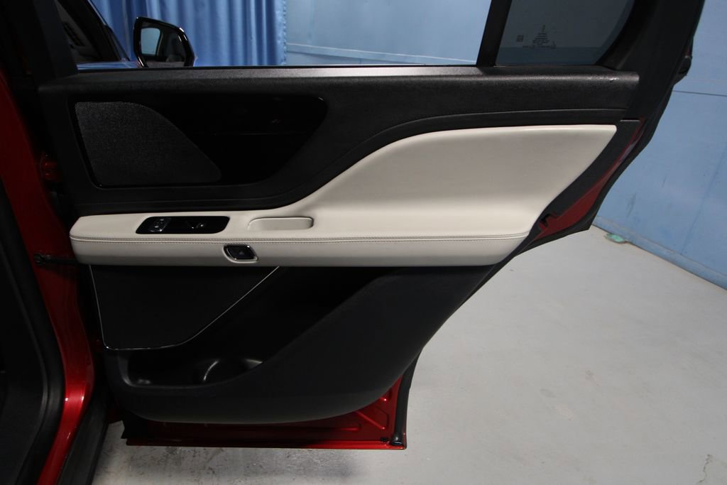 Used 2025 Lincoln Aviator AWD image 28