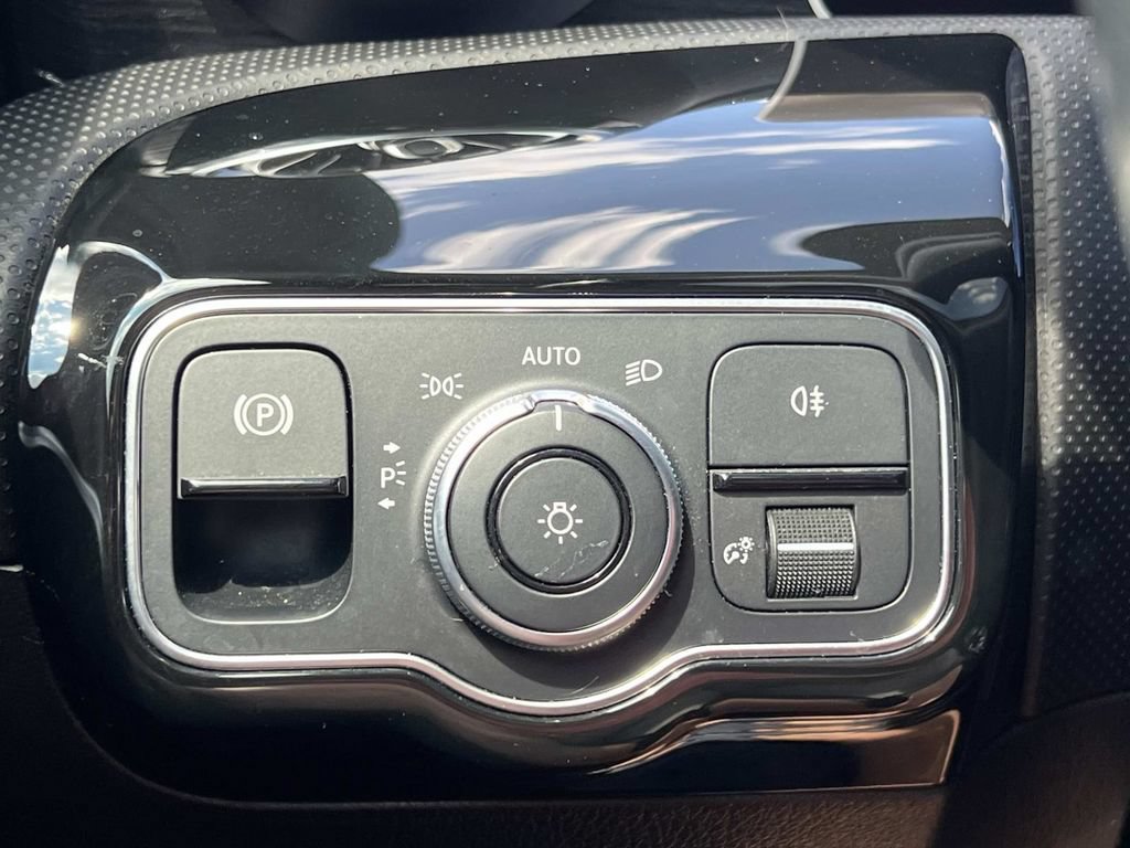 Used 2019 Mercedes-Benz A 220 4MATIC image 30