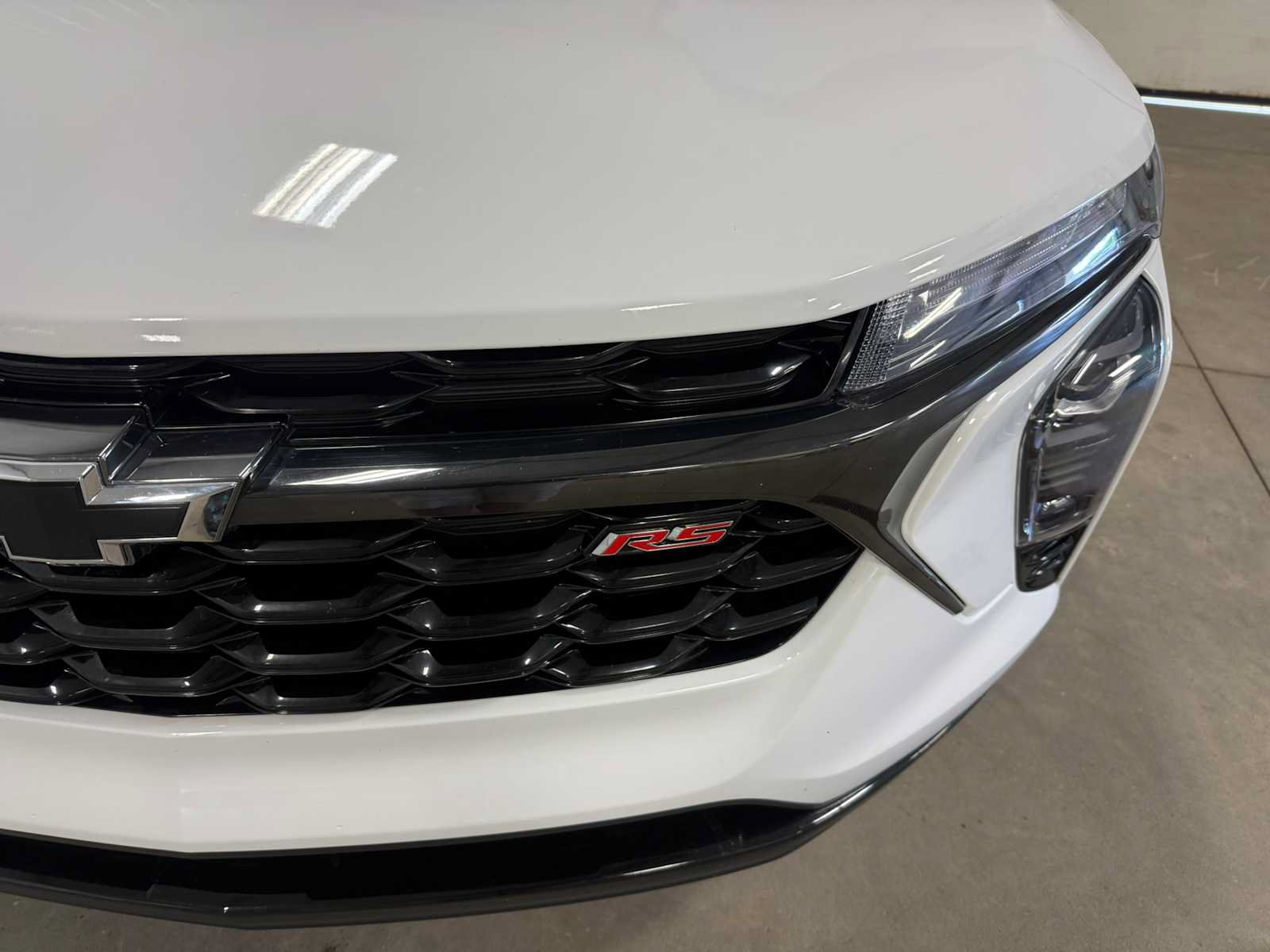 Used 2024 Chevrolet Trax RS FWD image 5