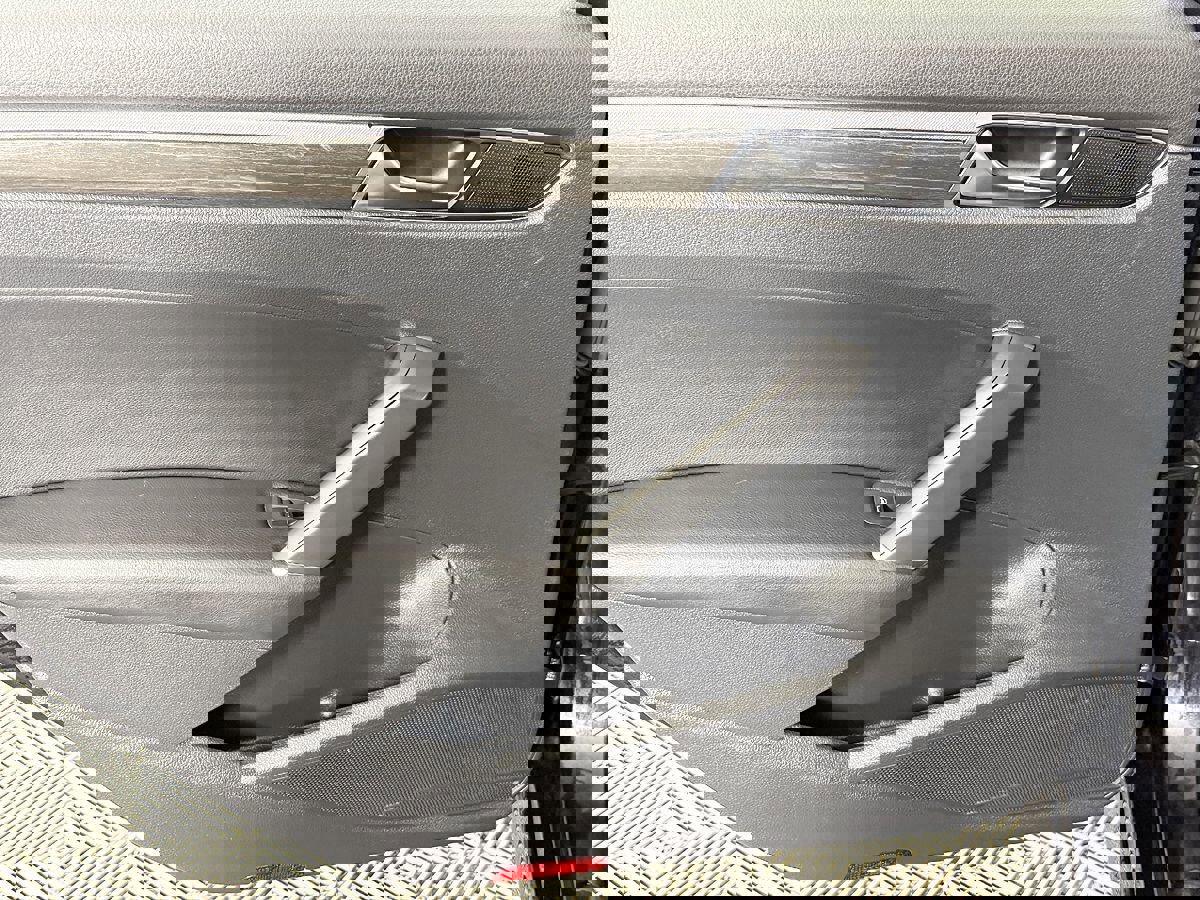 Used 2018 Volkswagen Passat 2.0T SE image 38