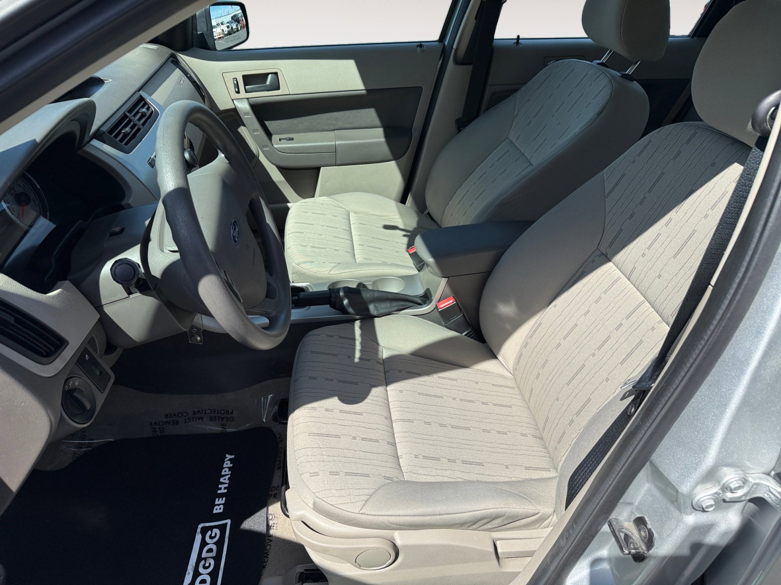 Used 2010 Ford Focus SE image 10