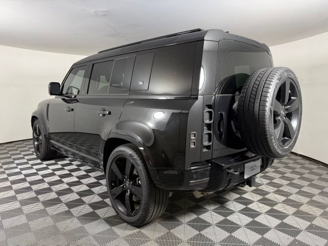 Used 2024 Land Rover Defender 110 X-Dynamic SE AWD/4WD image 4