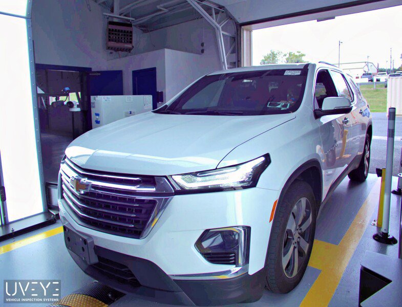 Used 2023 Chevrolet Traverse LT w/ LT Premium Package AWD/4WD image 2