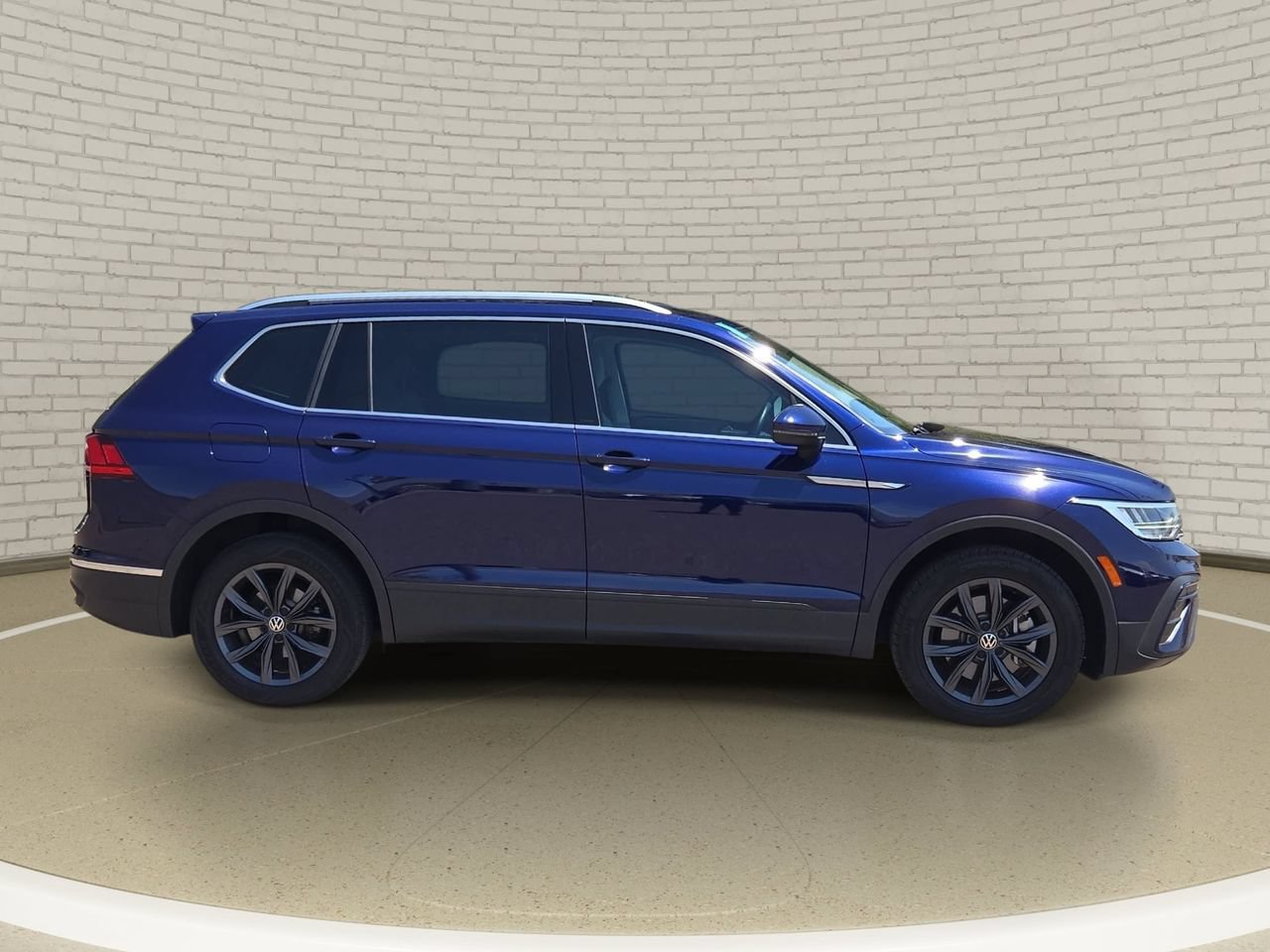 Used 2022 Volkswagen Tiguan SE FWD image 4