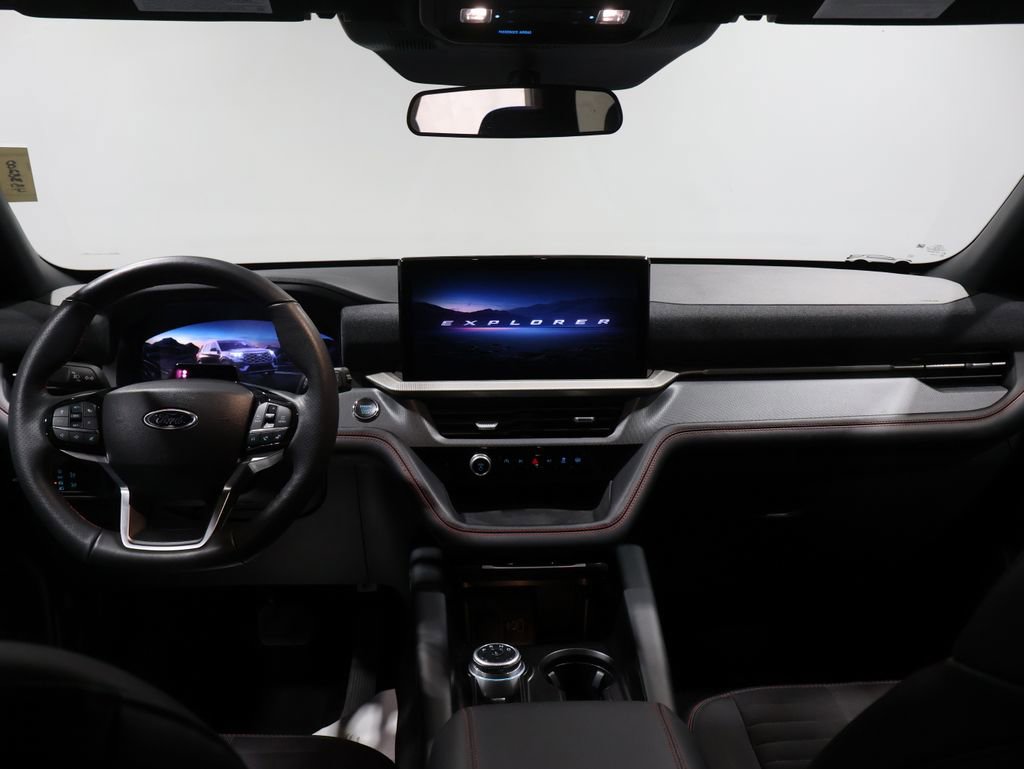 Used 2025 Ford Explorer ST-Line w/ ST-Line Street Pack image 16