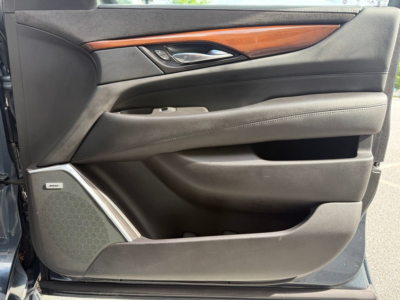 Used 2019 Cadillac Escalade Luxury AWD/4WD image 44