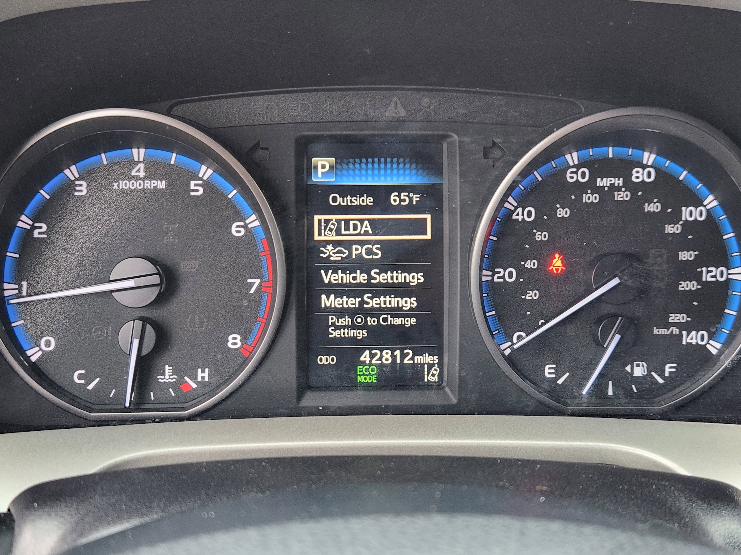 Used 2018 Toyota RAV4 LE w/ All Weather Liner Package AWD/4WD image 10